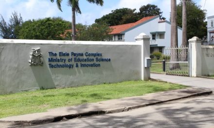 Environmental Issues Prompt Work Stoppage at Education Ministry